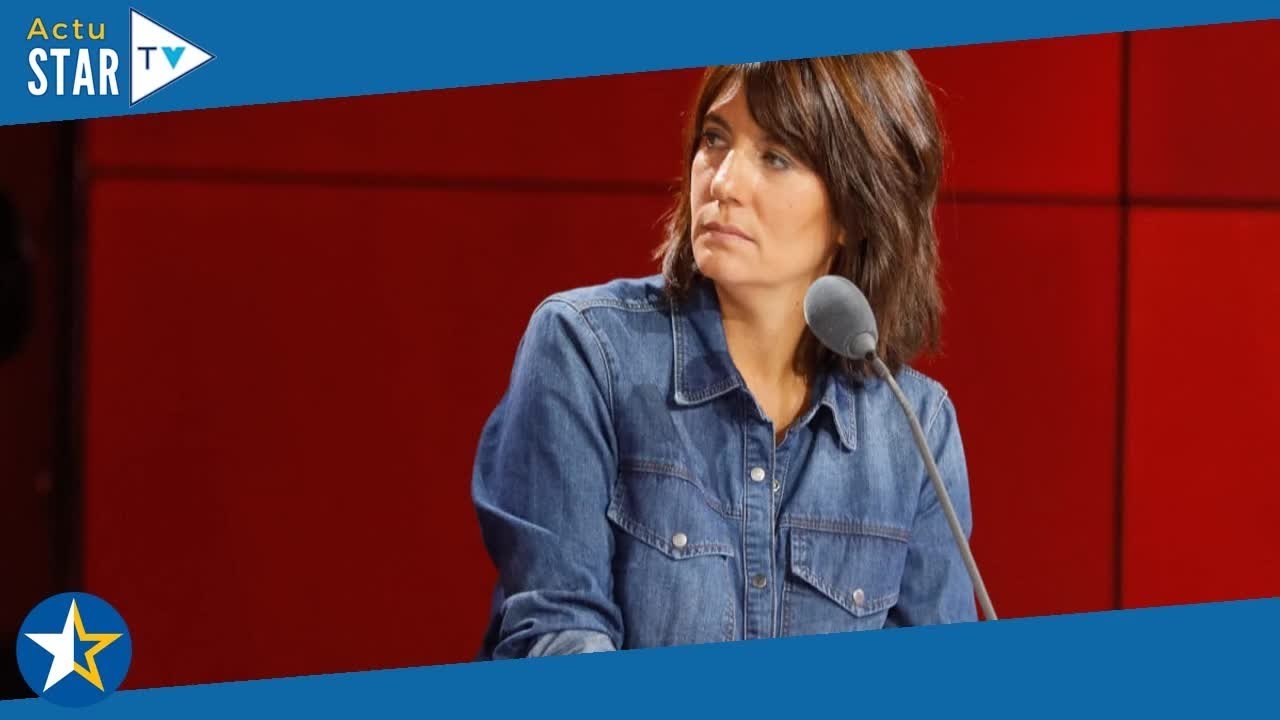 "On se plaint que les gens prennent l'avion" : Estelle Denis excédée, gros couac lors de son dernier