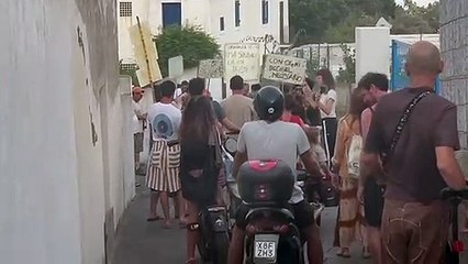 "No alla mala movida", corteo di protesta con tanta musica a Stromboli