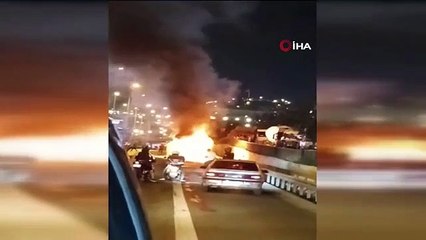 Le minibus en route a pris feu à Pendik