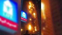 ext-Incendio consume edificio en Emiratos Árabes-260623
