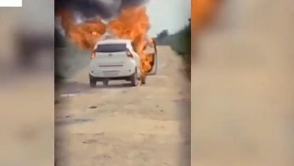 टोंकःचलती कार में लगी भीषण आग,मुश्किल से बची परिवार की जान, देखें पूरी खबर