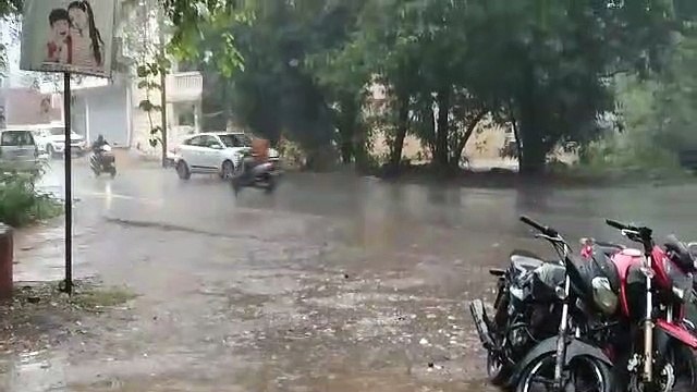 24 घंटे के भीतर औसत 41.3 मिमी हुई बारिश, सड़कों पर भरा पानी