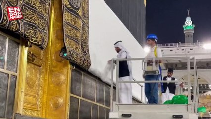 Kabe'nin örtüsü temizlendi