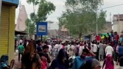 Download Video: तेज रफ्तार ट्रक ने युवक को रौंदा, हुई दर्दनाक मौत,खून से सनी सड़क