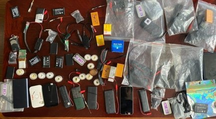 Phá 2 đường dây thiết bị gian lận thi cử siêu nhỏ