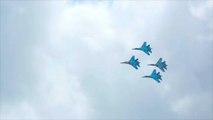 Russische Kampfjets fliegen 