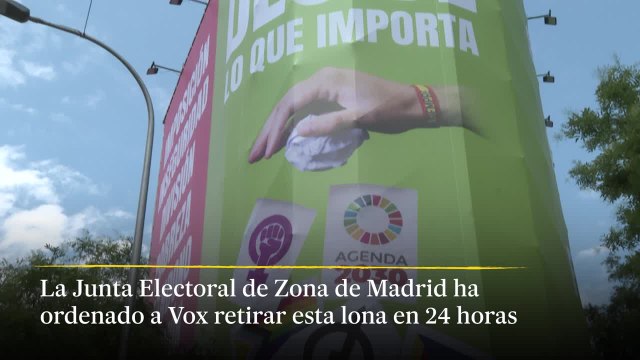 La Junta Electoral ordena a Vox que retire la lona desplegada en Madrid contra el feminismo, movimiento LGTBIQ+ y Agenda 2030