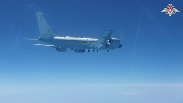 الدفاع الروسية تنشر صورا لاعتراض طائرات بريطانية فوق البحر الأسود #العربية