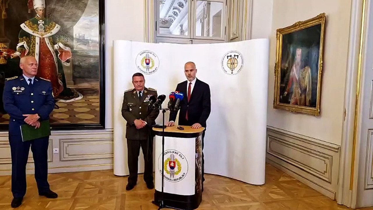 ZÁZNAM: Brífing náčelníka Generálneho štábu Ozbrojených síl (GŠ OS) SR Daniela Zmeka