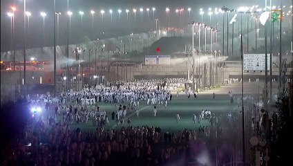 الحجاج يؤدون عند عرفات الركن الأعظم للحج