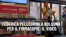 Federica Pellegrini a Bologna per il firmacopie: il video