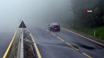 Brouillard dans le mont Bolu ：Visibilité réduite à 25 mètres