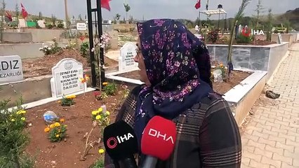 Depremde hayatını kaybedenlerin kabirlerine bayram şekeri bırakıldı