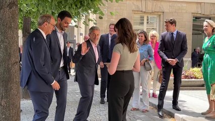 Télécharger la video: Nicolas Sarkozy arrive à l'Assemblée nationale pour un déjeuner avec des députés Renaissance