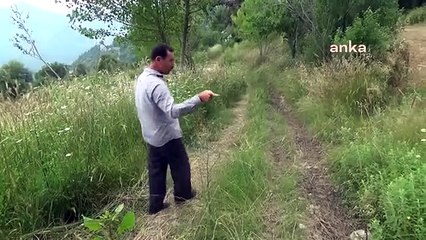 Le fermier, qui ne pouvait pas ramener sa récolte chez lui à cause de la mauvaise route dans le village, a demandé de l'aide.