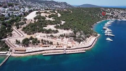 Plage publique ouverte sur la côte Göltürkbükü de Bodrum