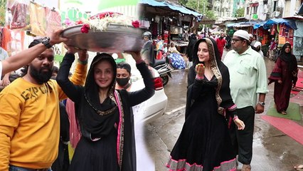 Ameesha Patel Mumbai Makhdoom Ali Mahimi Dargah Ziyarat करते Viral, Watch Video | Boldsky