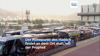 Pilger erklimmen den Berg Arafat, um am Hadsch teilzunehmen