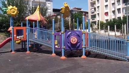 İzmir'de çocuk parkında korkutan yangın