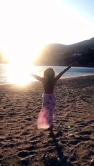 Κατερίνα Λάσπα: Ποζάρει topless σε παραλία της Σερίφου και αναστατώνει το Instagram