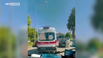 Ambulansa fermuar yöntemiyle yol verdiler