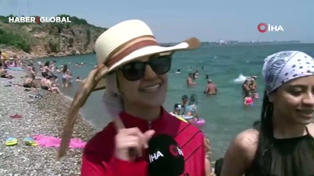 Dünyaca ünlü sahil tatilci akınına uğradı, kalabalığın arasında kalan Hintli kız şaşkına döndü: Kendimi Hindistan’da gibi hissediyorum