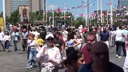 Bayram öncesi vatandaşlar Taksim'e akın etti