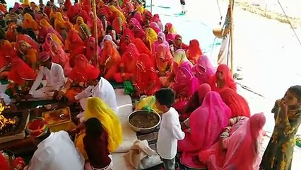 watch video : यज्ञ में आहुति के साथ मां आशापूर्णा की प्रतिमा की प्रतिष्ठापित
