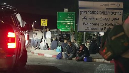 متطوعون إسرائيليون يساعدون في نقل مرضى فلسطينيين إلى المستشفيات