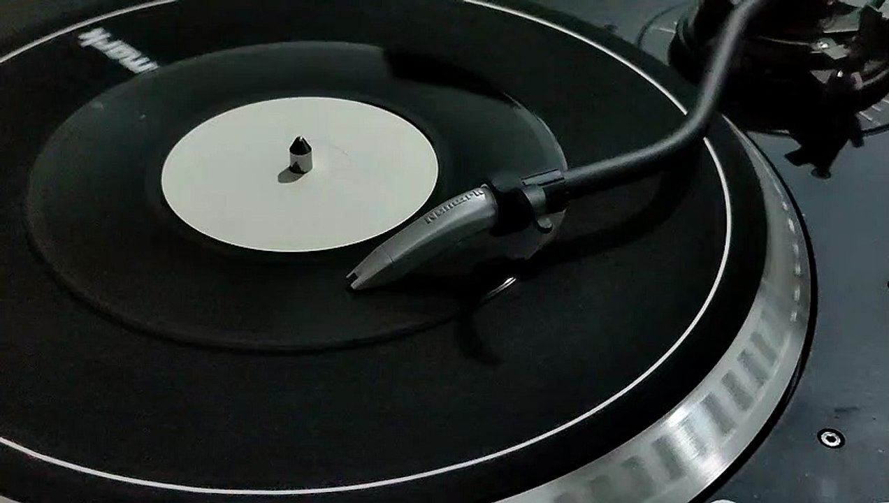The Nuclears - Stick It In His Back