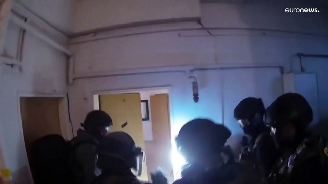 مداهمات في التشيك وتفكيك شبكة تهريب دولية تدير الهجرة غير الشرعية