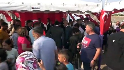 Osmaniye protokolü, konteyner kente depremzedelerle bayramlaştı