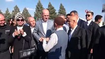 Le président de la Grande Assemblée nationale de Turquie, Kurtulmuş, a rendu visite aux victimes du tremblement de terre dans la ville de conteneurs de Kahramanmaraş