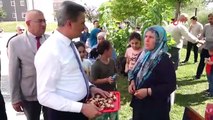 Le gouverneur d'Isparta, Aydın Baruş, a célébré la fête des victimes du tremblement de terre