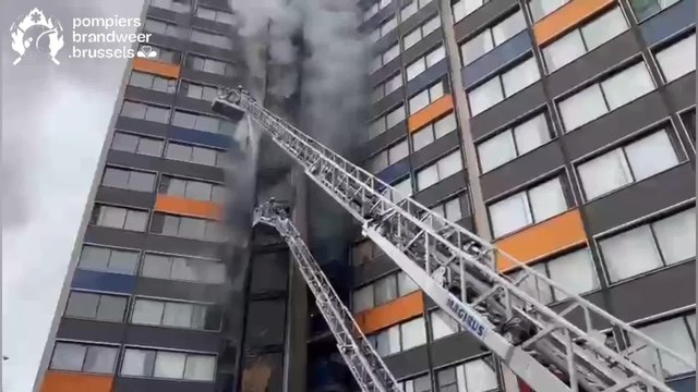 Violent incendie dans un immeuble de Ganshoren avenue Van Overbeke
