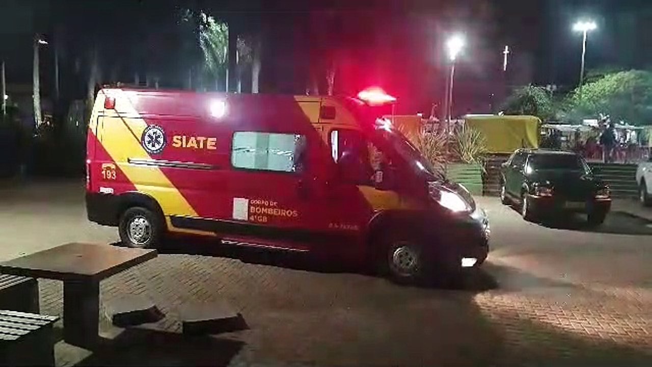 Homem sofre luxação em joelho durante partida de basquete na Praça Wilson Joffre