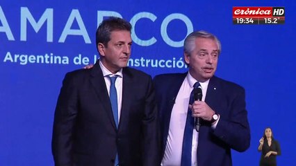 Massa y Alberto Fernández se abrazaron en el comienzo de la campaña