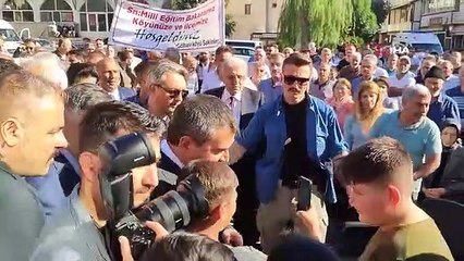 Le ministre de l'Éducation nationale Yusuf Tekin a été accueilli avec des fleurs au foyer du père