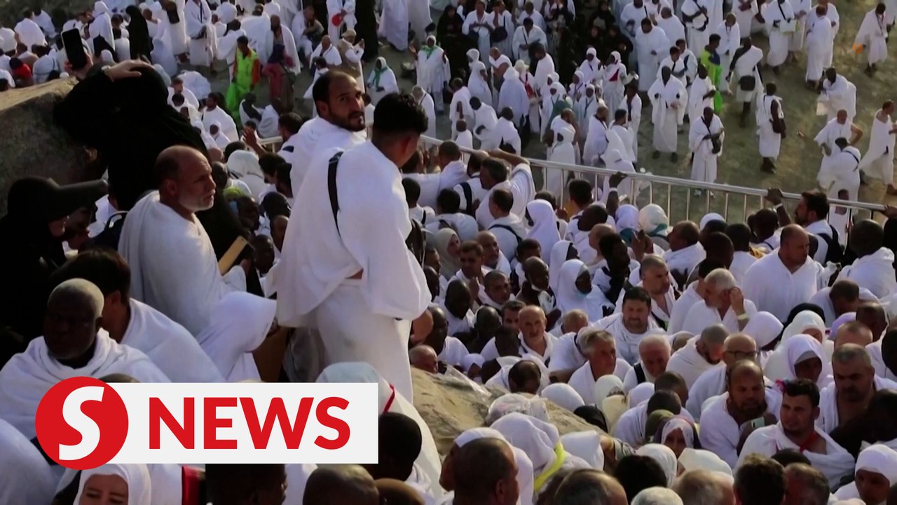Muslim pilgrims mark Arafa, the most important...