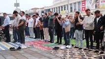 Sakarya'da Vatandaşlar Bayram Namazı İçin Camileri Doldurdu