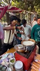 Famous Dolly Chaiwala in Nagpur India | Famous Tea Seller on Road |