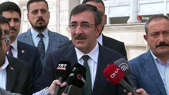 Vice-président Yılmaz： Nous souhaitons à notre pays de terminer ces vacances dans la paix et le bien-être