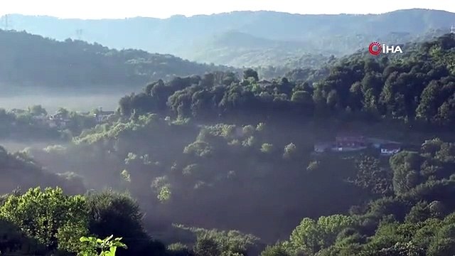 Ils ont accueilli la fête avec la tradition du lancer d'armes ! Après les avertissements, les équipes sont intervenues.