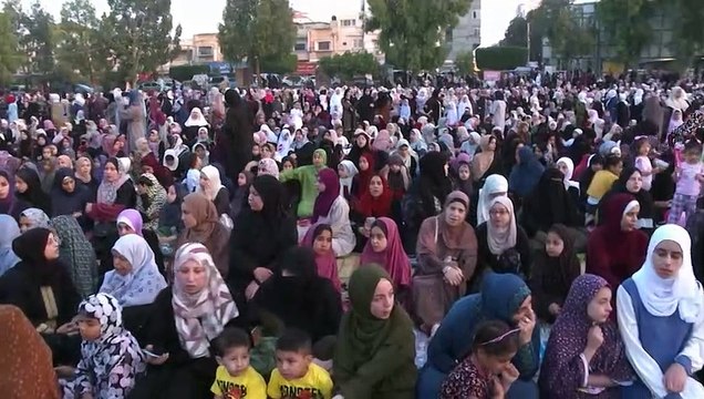 الفلسطينيون في غزة يحتفلون بأول أيام الأضحى