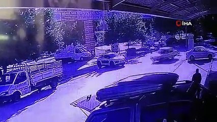 Motosikletin otomobile çarpma anı kamerada