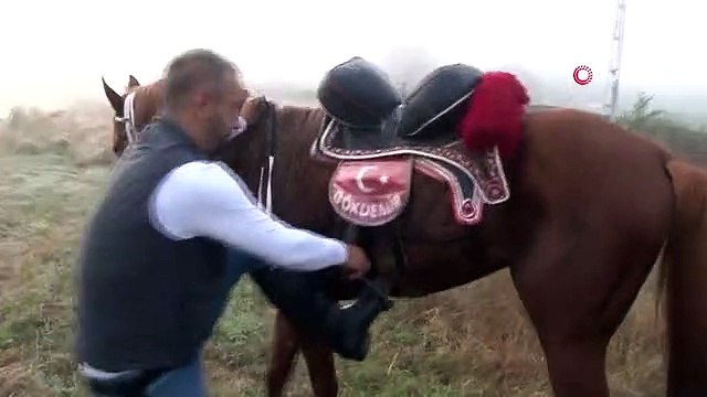 Pendik'te kaçan kurbanlık danayı at sırtında kovboy gibi aradı