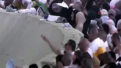 Hacılar Mina'da şeytan taşladı