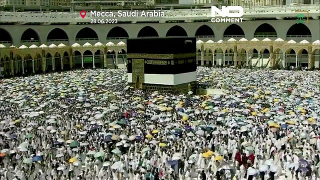 شاهد: مئات الآلاف من الحجاج يقيمون صلاة عيد الأضحى بالحرم المكّي