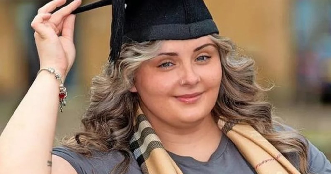 Elle décroche son diplôme universitaire alors qu'elle ne savait ni lire ni écrire à 16 ans