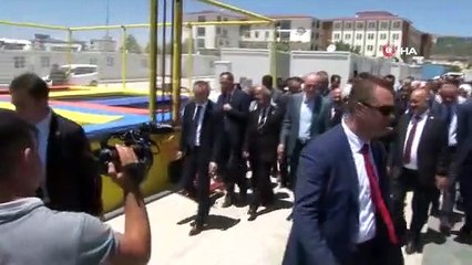 Le président de la Grande Assemblée nationale de Turquie, Numan Kurtulmuş, a rencontré les victimes du tremblement de terre